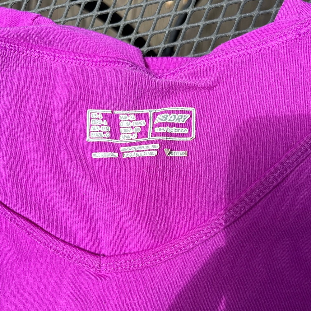 NewBalance Tee - Picture 3 of 3